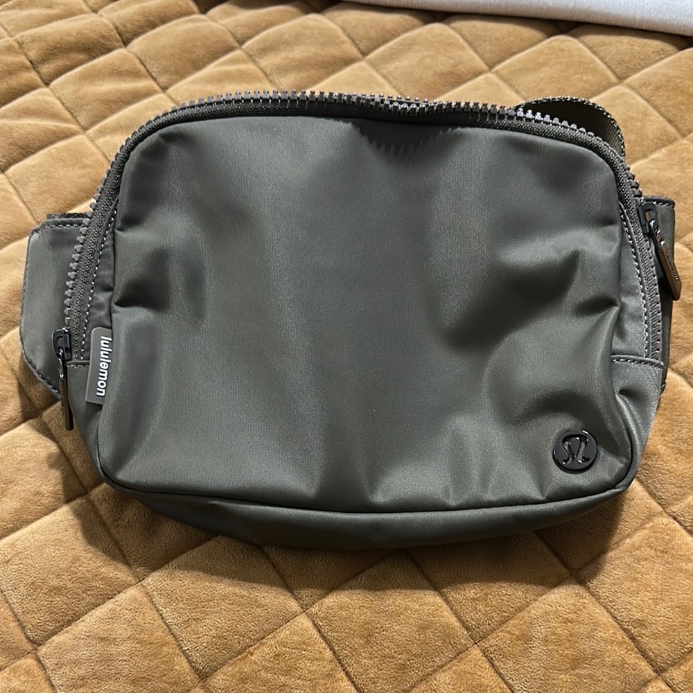 Lululemon Gray/Green Belt Bag